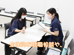 2年生は求人閲覧や面接の練習などを行い本格的な就職活動が始まりました