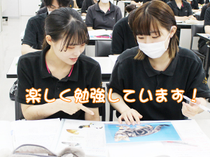 カコトリミングスクールではトリミング実習と同時に美容講義でカットスタイルのイメージがわかるのでトリミングが学びやすいです